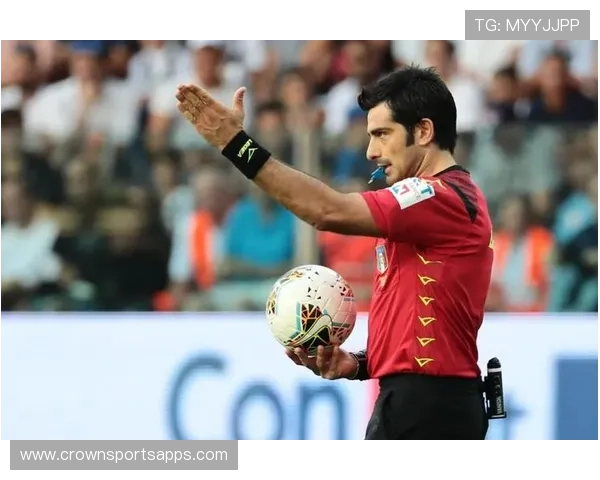 任意球判罚争议背后，裁判如何精准把握犯规界限？