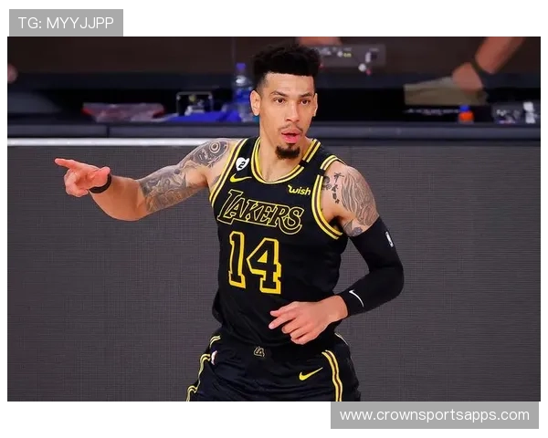 丹尼·格林外线定位防守提升马刺关键防守效率