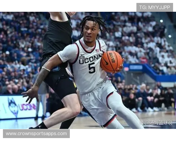 斯蒂芬·卡斯尔挡拆转型较上季更擅制造关键空位